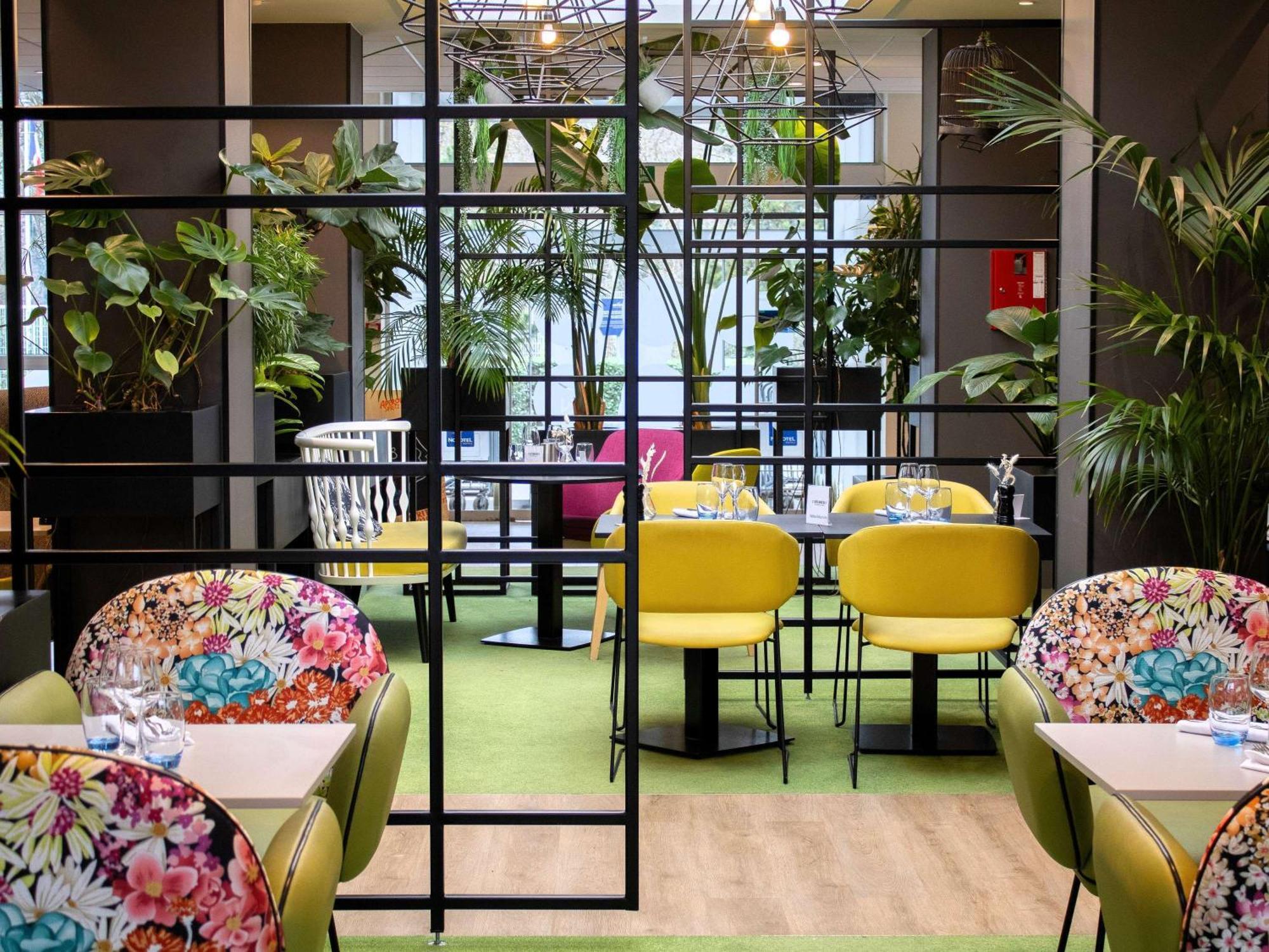 Hotel Novotel Evry Courcouronnes Bagian luar foto
