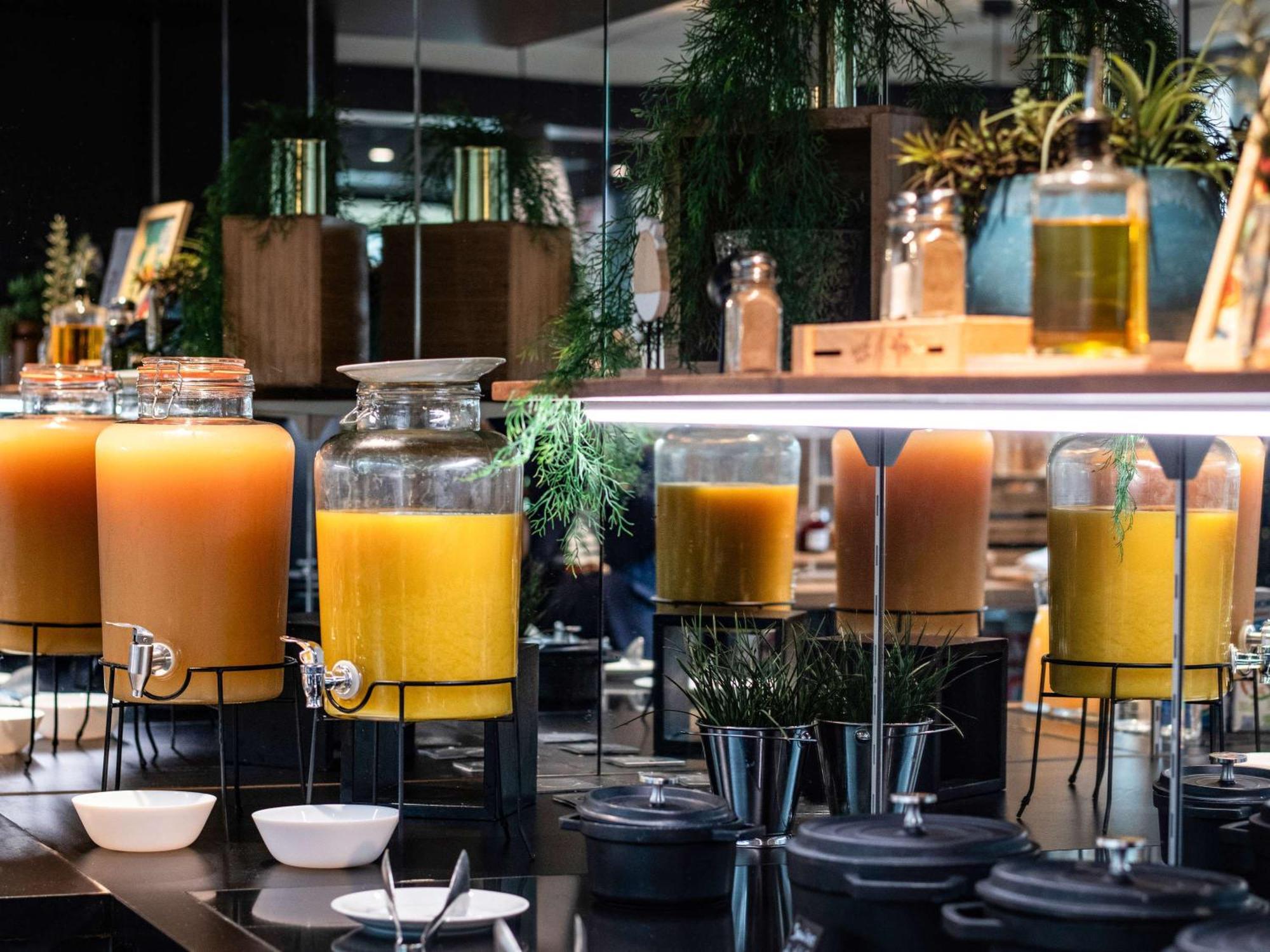 Hotel Novotel Evry Courcouronnes Bagian luar foto