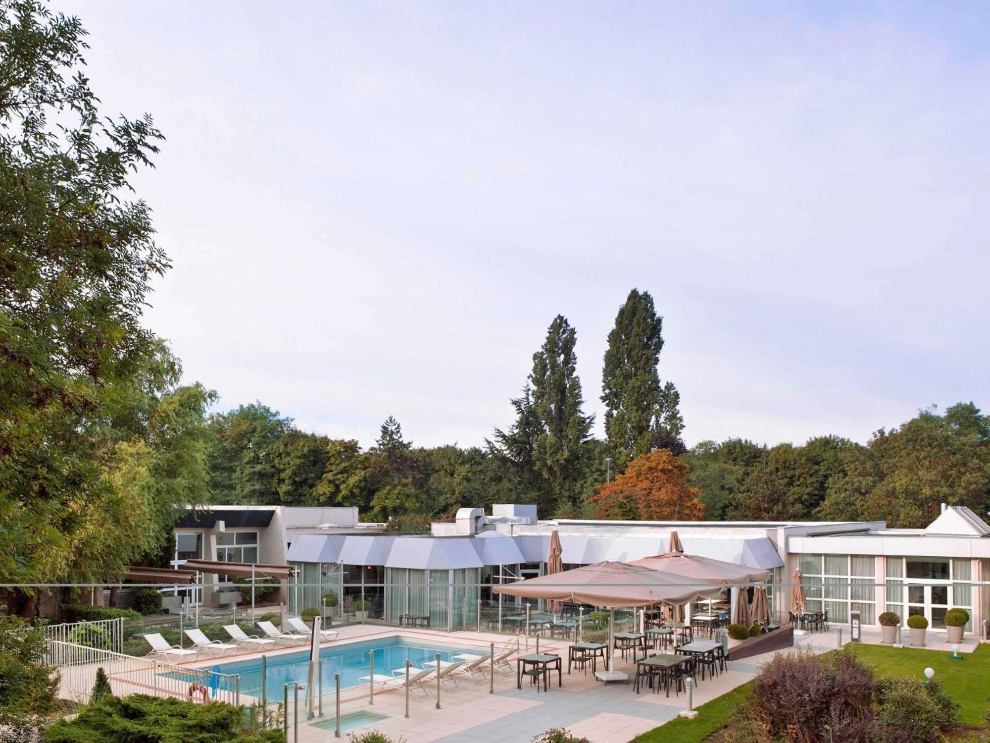 Hotel Novotel Evry Courcouronnes Bagian luar foto